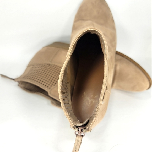 Justice Western Style, Taupe Microsuede, Bootie. Women's Size 8M - Picture 11 of 13